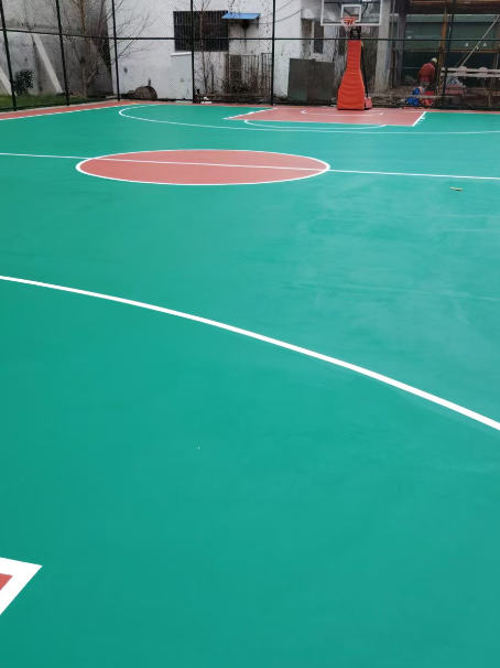 科尔沁左翼后 球场长期使用易出现地面开裂